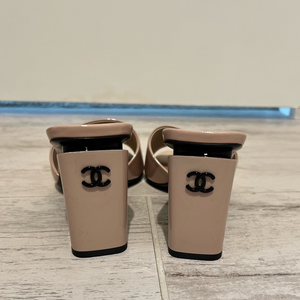 Chanel Mules | Chanel Cruise 2022 patent leather nude size 38